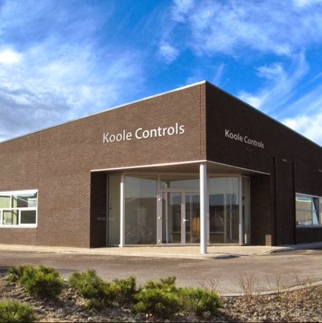 Voorkant Christoffel Columbus Kantorencentrum aan de Columbusweg in Goes