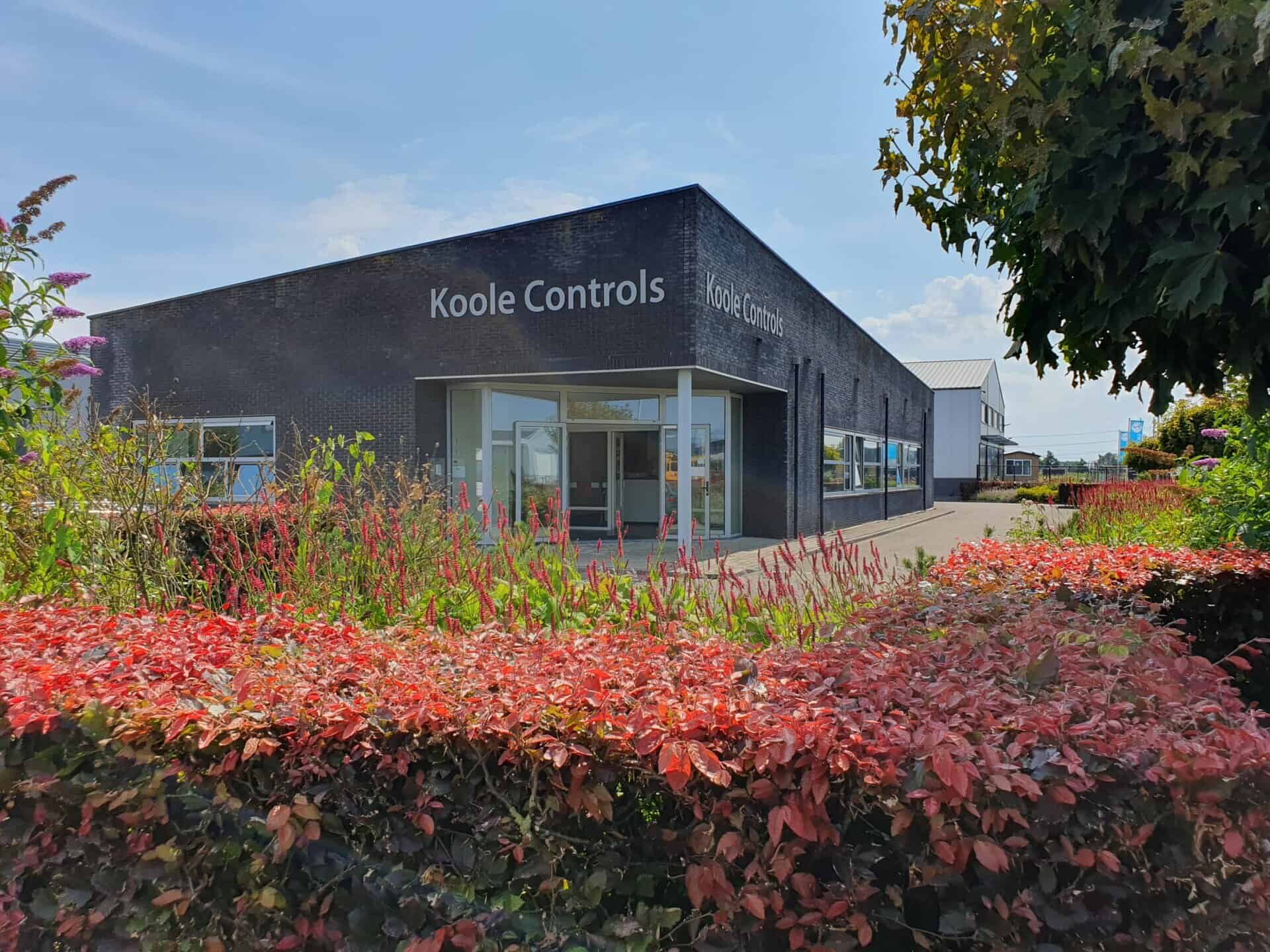 Voorkant van het Christoffel Columbus Kantorencentrum aan de Columbusweg in Goes met moderne gevel